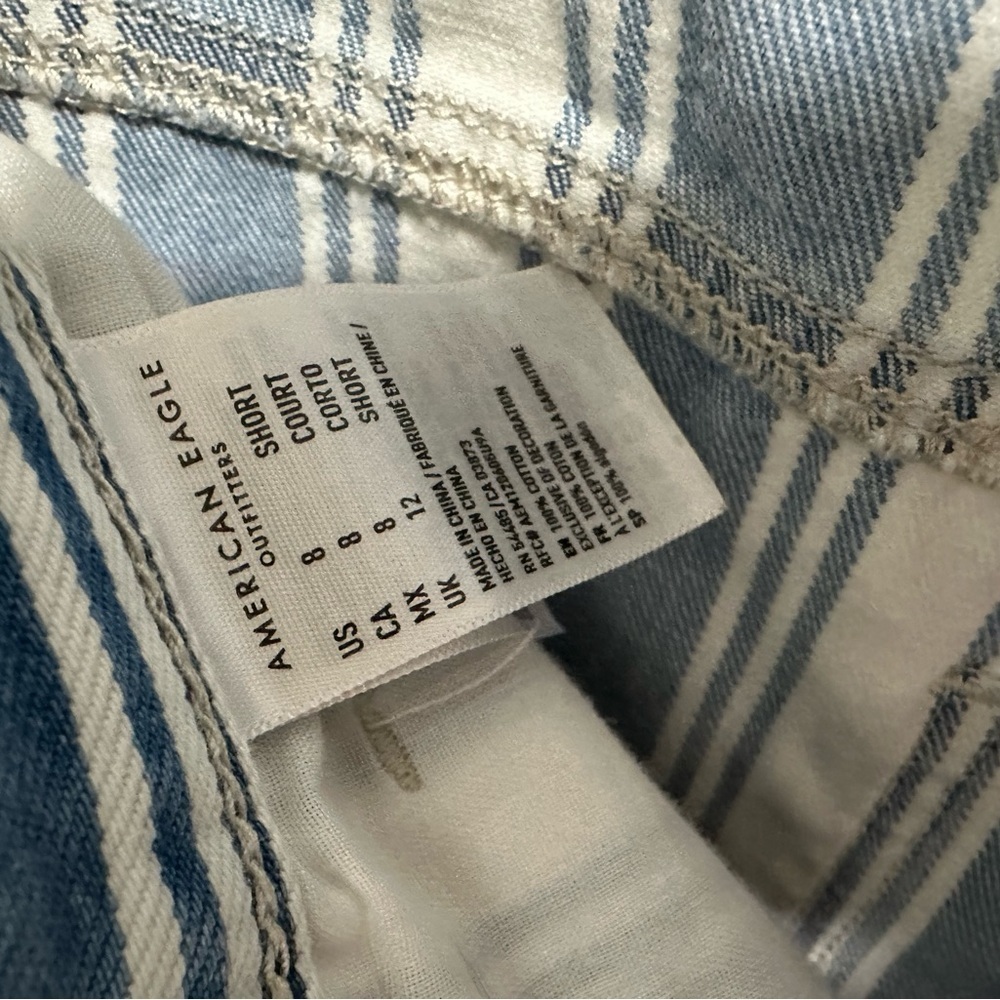 American Eagle Size 8 Short Mom Jean Blue and White Stripe - Picture 5 of 5